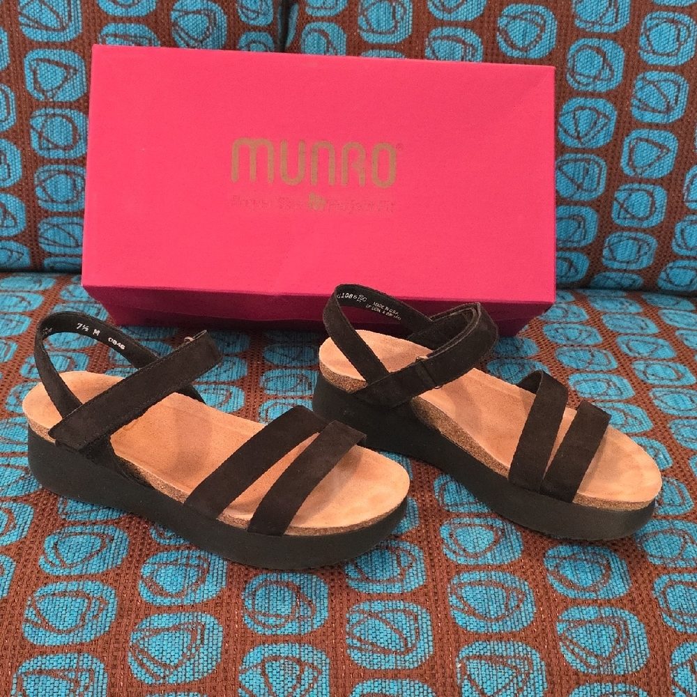 Munro Black Sandals with Crisscross Straps